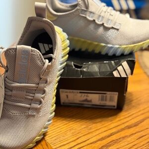 Girls shoes